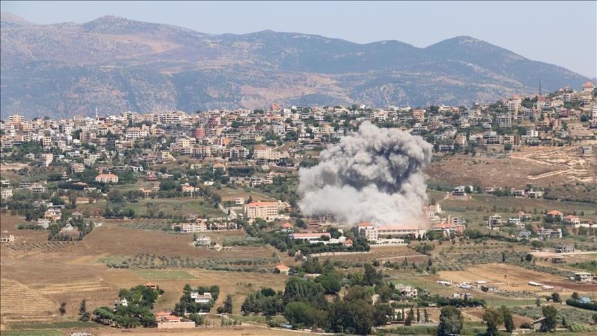 Gazetari izraelit ndihmon në hedhjen në erë të ndërtesës civile në Libanin jugor