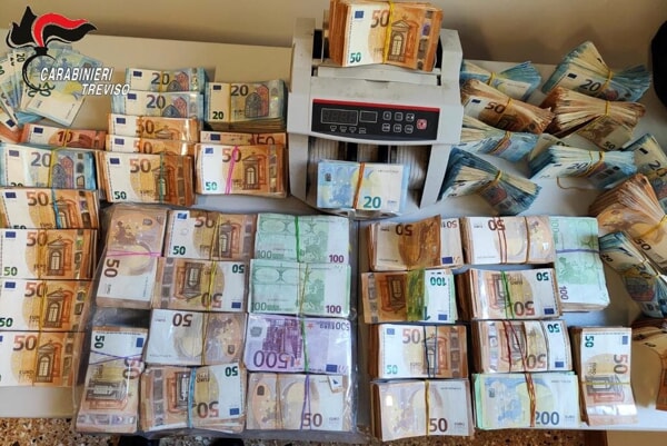 Arrestohen dy shqiptarë në Itali/ U kapën me 58 kg drogë, sekuestrohet “ditari”