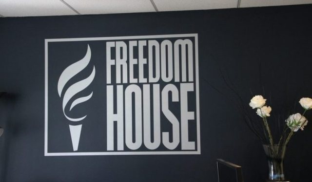 Freedom House “masakron” Shqipërinë: Nga “Qyno” tek “Xama” përkeqësim i gjendjes së medieve. Partitë s’janë në gjendje të përballen me korrupsionin në radhët e tyre