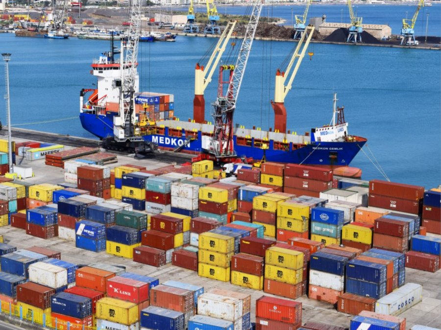 BIRN: Ftohen eksportet, deficiti tregtar arrin në mbi 1.1 miliardë euro