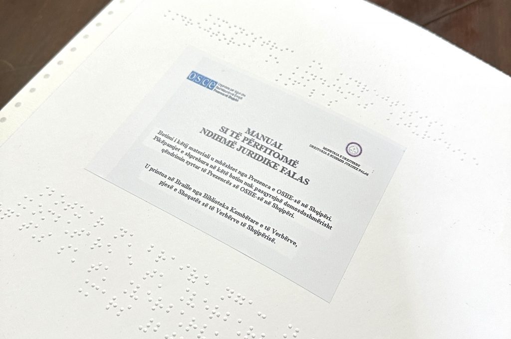 Botohet nё gjuhёn Braille manuali i ndihmёs juridike falas, për personat që nuk shikojnë