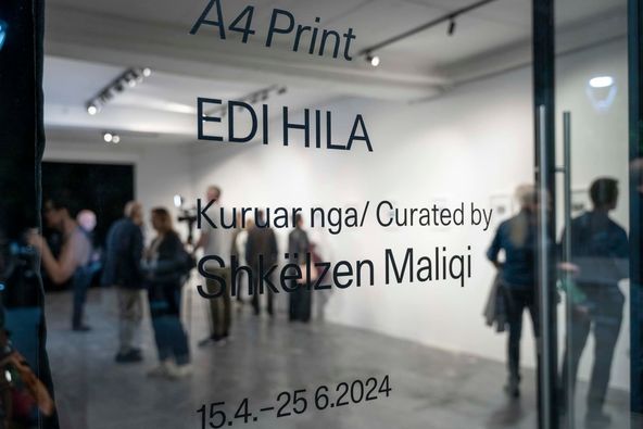 Edi Hila çel ekspozitë në Prishtinë, “A4 Print” një ekspozitë e pazakontë