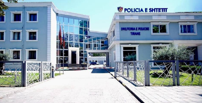 Tiranë/ Morën me forcë në makinë 47-vjeçarin dhe e dhunuan, në pranga një 35-vjeçar, në kërkim i vëllai