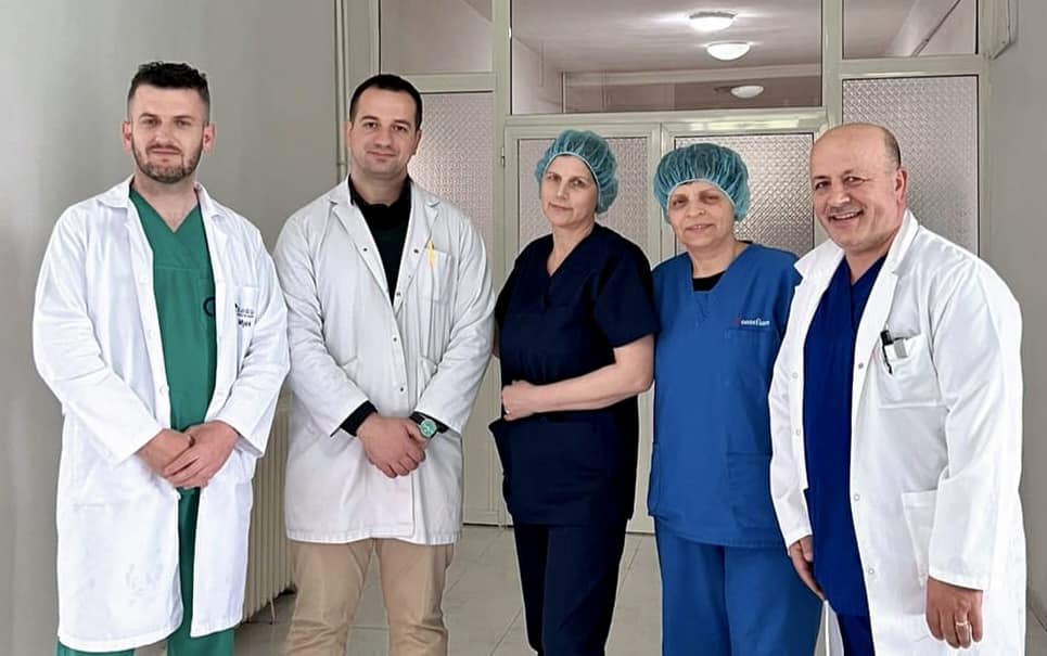 Manastirliu: Ndërhyrje kirurgjikale me laparoskopi në spitalin e Dibrës