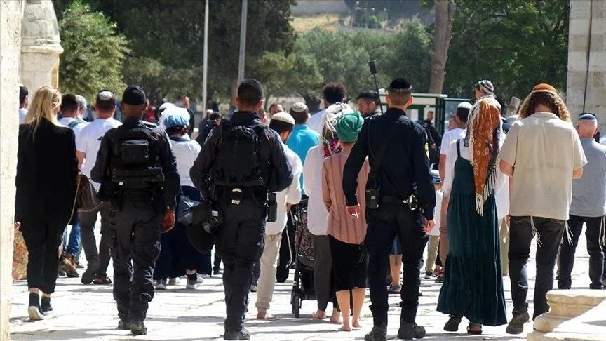 Qindra hebrenj fanatikë bastisën xhaminë Al-Aksa