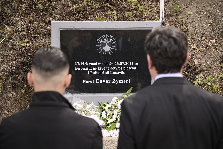 Përurohet lapidari kushtuar heroit të Kosovës Enver Zymeri