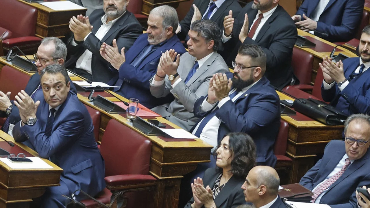 Prokurorja greke urdhëron kallëzim penal për mashtrim elektorati ndaj 11 deputetëve, denoncimin e bëri kreu i partisë