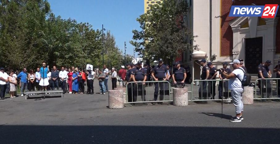 Mbyllet protesta përpara Bashkisë së Tiranës, ja kur mbahet tubimi i radhës