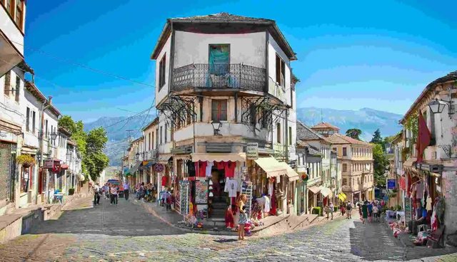 Gjirokastra bëhet “e përzgjedhura e turistëve” për 2024-ën në Tripadvisor