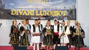 Divani lunxhiot, festivali mbledh 14 grupe popullore nga gjithë vendi