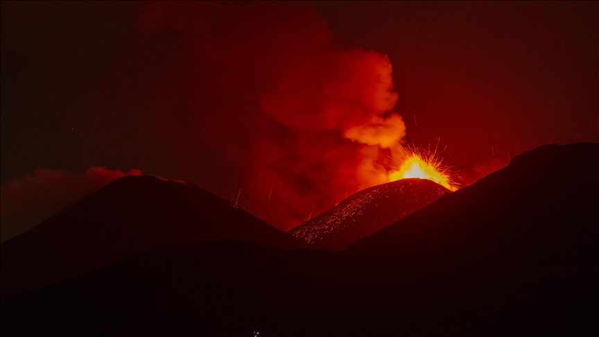 Itali, shpërthen përsëri llavë dhe hi nga vullkani Etna