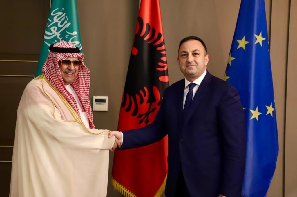 Hoxha pret kreun e Inteligjencës të Arabisë Saudite: Shkëmbim eksperiencash e informacioni