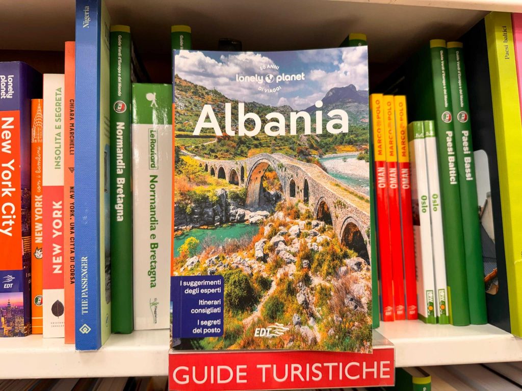 Kumbaro: Guida e re turistike e Shqipërisë nga “Lonely Planet” në libraritë italiane