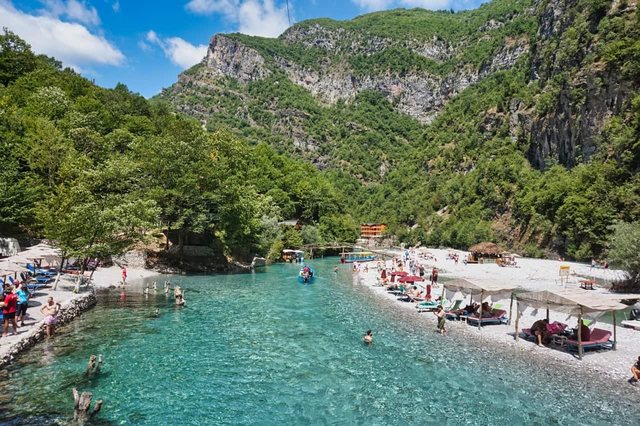 Tajlanda shqiptare “lë pa fjalë” të huajt, por muzika e lartë dhe turizmi masiv e rrezikojnë