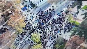 Report Tv sjell pamjet me dron, një grup i vogël militantësh në protestën e Berishës! Bardhi e Meta e lënë vetëm drejt arrestimit