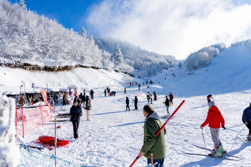 Rama: Pamje mbresëlënëse nga pista e skive në Dardhë