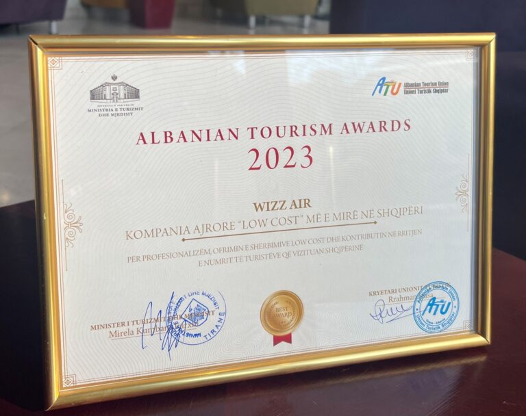 Linja ajrore me kosto të ulët më e mirë e vitit në Shqipëri, Wizz Air merr çmimin gjatë “Albanian Tourism Awards 2023” 