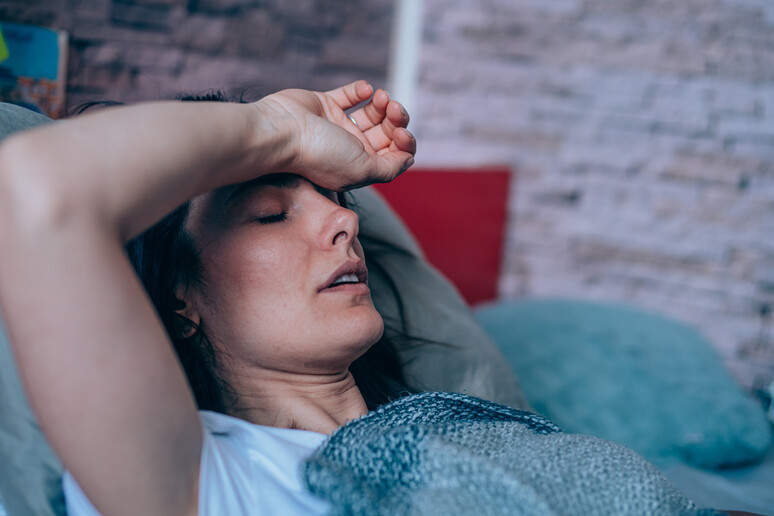 Studimi: Migrena prek gratë tre herë më shumë se burrat