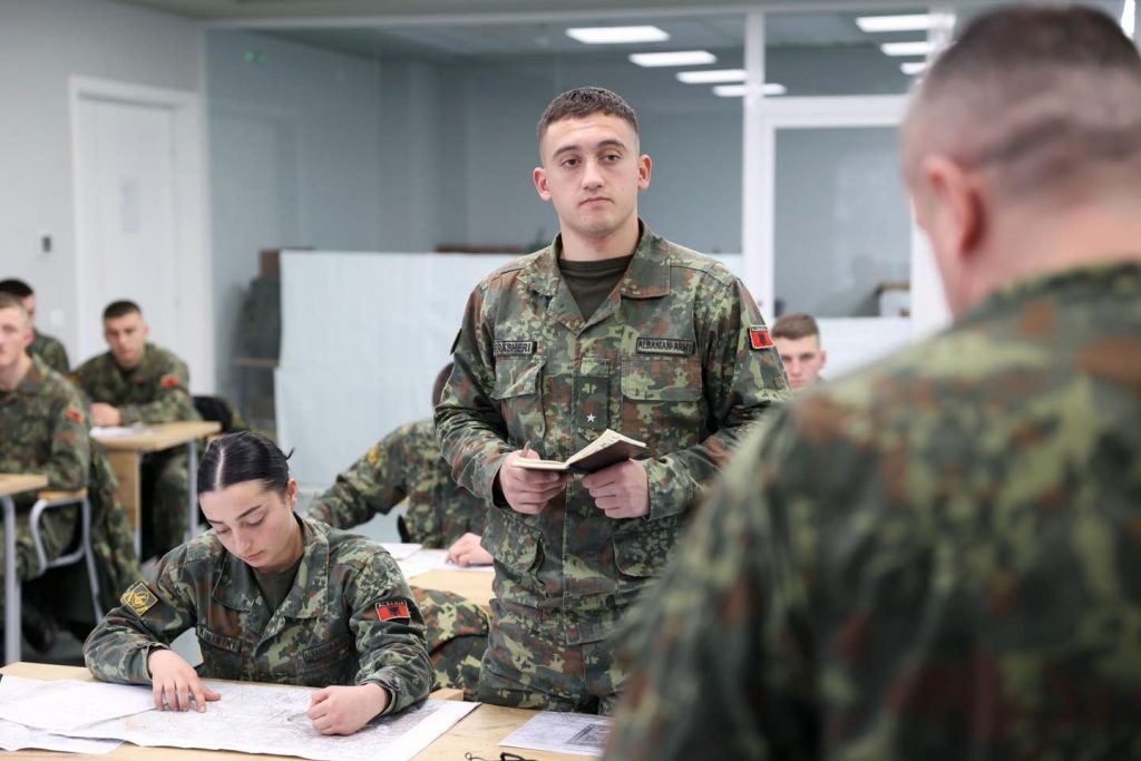 Peleshi: Arsimimi, rol thelbësor në formimin e ushtarakëve të Forcave të Armatosura
