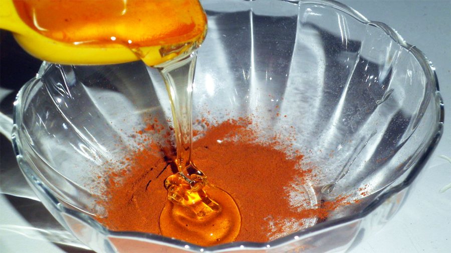 Kanellë dhe mjaltë, mënyra më e thjeshtë natyrale për të trajtuar rrudhat