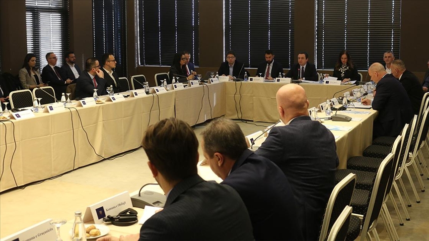 Kosovë, kryeministri Kurti zhvilloi takim me kryetarë të komunave