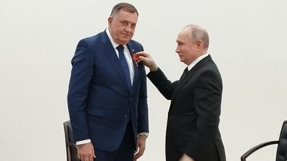 Putin nderon presidentin e Republikës Srpska, Milorad Dodik, me Urdhrin Aleksandra Nevskog