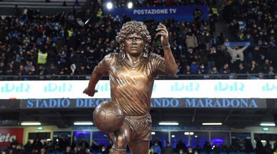 Statuja e Maradonës bëhet ‘mollë sherri’ në Napoli