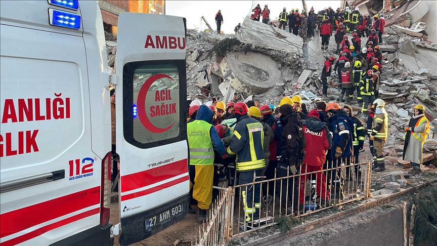 Türkiye, pas 76 orësh nën rrënoja shpëtohen 3 persona në Gaziantep