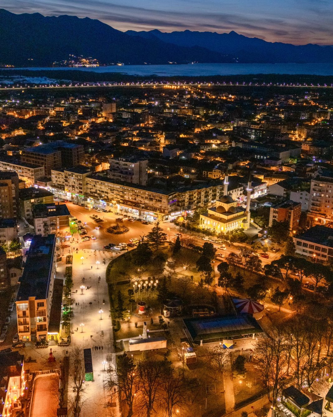 Investime në infrastrukturë e ndriçim, Rama ndan pamje nga Shkodra