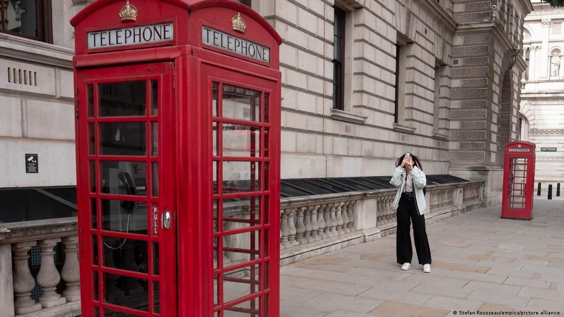 Festojnë 100-vjetorin, dalin në shitje kabinat e kuqe telefonike në Britani