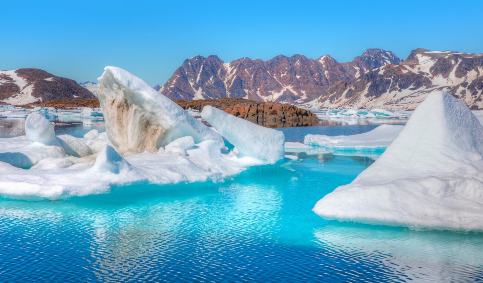 Kriza klimatike, studimi i ri: Grenlanda po humbet 30 milionë tonë akull në orë