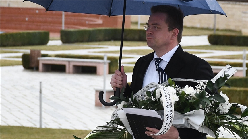 Çedomir Stojkoviq, avokati i politikanit opozitar serb, bëri homazhe në Prekaz