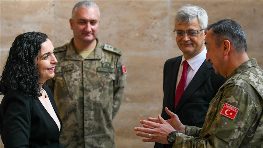 Kosovë, presidentja Osmani takoi komandantin e KFOR-it, gjeneralmajor Özkan Ulutaş
