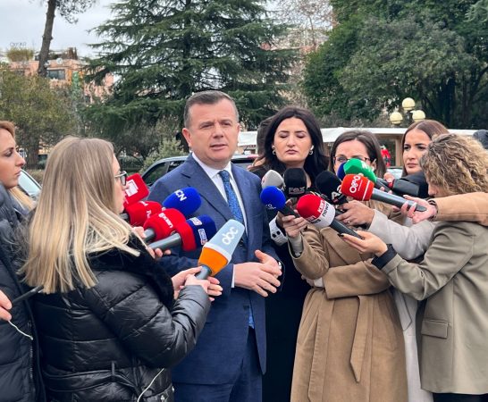PD bllokoi foltoren, Balla: Duan të heqin vëmendjen nga thirrja e Shkëlzen Berishës në SPAK dhe provave të reja për 21 Janarin