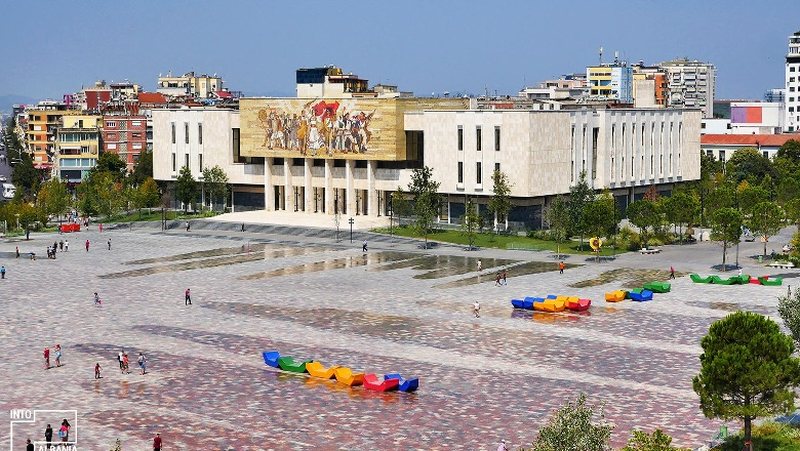 Ana tjetër e turizmit, pushuesit e huaj që flenë në Tiranë po mbajnë të larta qiratë