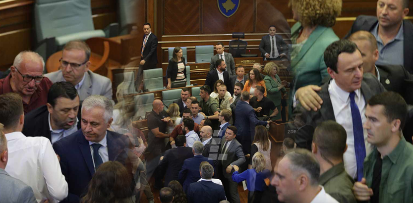 Përleshje në Kuvendin e Kosovës, goditet nga deputetët e PDK-së Albin Kurti!