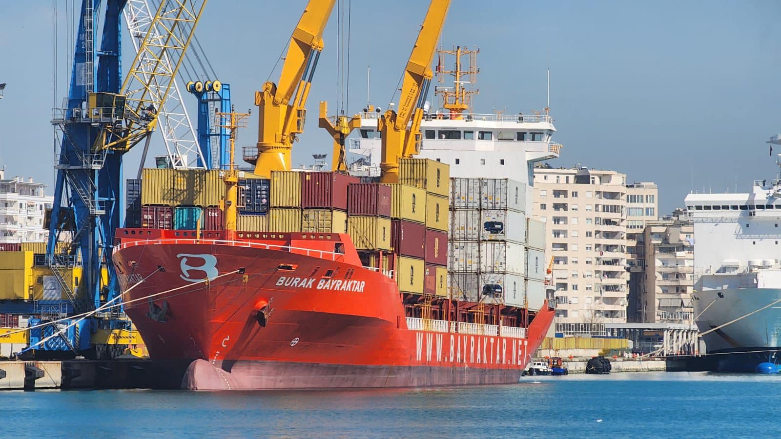 Durrës, 18 900 tonë mallra po përpunohen në port
