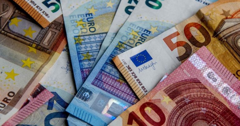 Euro fiton terren, shënon tjetër rritje të fortë përballë monedhës vendase