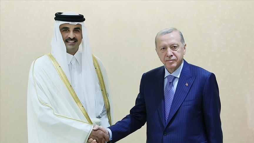 Erdoğan takohet me emirin e Katarit në Astana