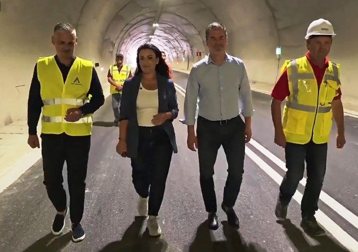 Balluku inspekton detajet e fundit: Të premten hapet tuneli i Llogorasë