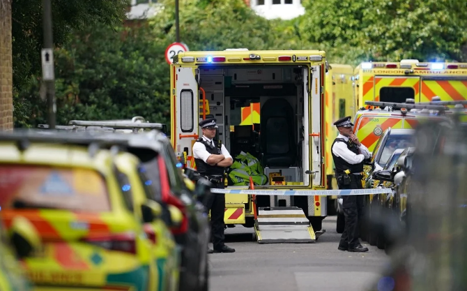 Makina përplaset me shkollën fillore në Londër, nëntë të plagosur