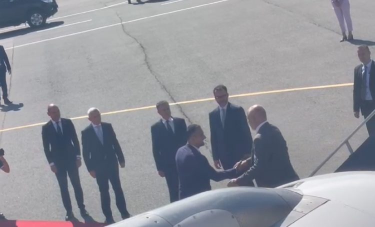Rama mbërrin në Kosovë, ja kush e priti në aeroportin e Prishtinës