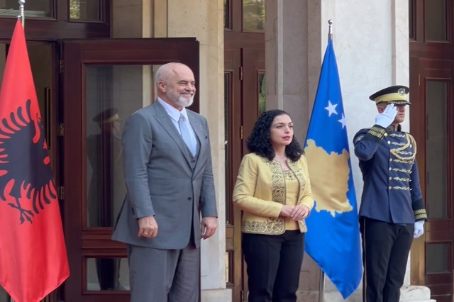 Rama takohet me presidenten e Kosovës Vjosa Osmani, pritet të nisë diskutimi