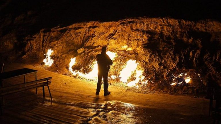 Flakët që s’u shuan për 4000 vjet, njihuni me historinë e veçantë të vatrës së zjarrit në Azerbajxhan