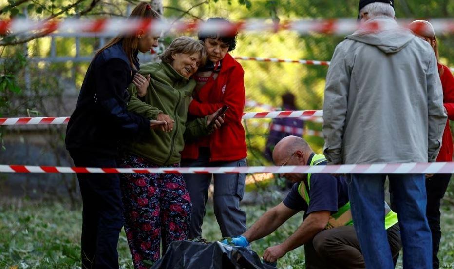 Viktima dhe të plagosur nga bombardimet ruse në Ukrainë