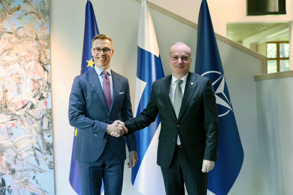 Hasani pritet nga presidenti finlandez: Bashkë në NATO për sigurinë globale