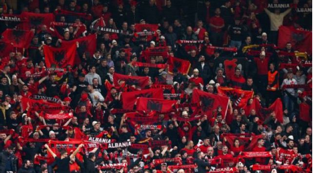 Shqiptarët ‘pushtojnë’ Dortmundin, 50 mijë tifozë në debutimin ndaj Italisë