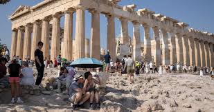 ‘Përvëlohet’ Greqia, temperatura deri në 44 gradë celcius! Shkolla dhe disa site arkeologjike 2 ditë mbyllur