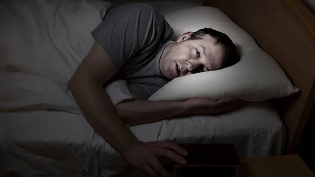 Habit studimi: Një natë pa gjumë mund ta plakë trurin tuaj me dy vite