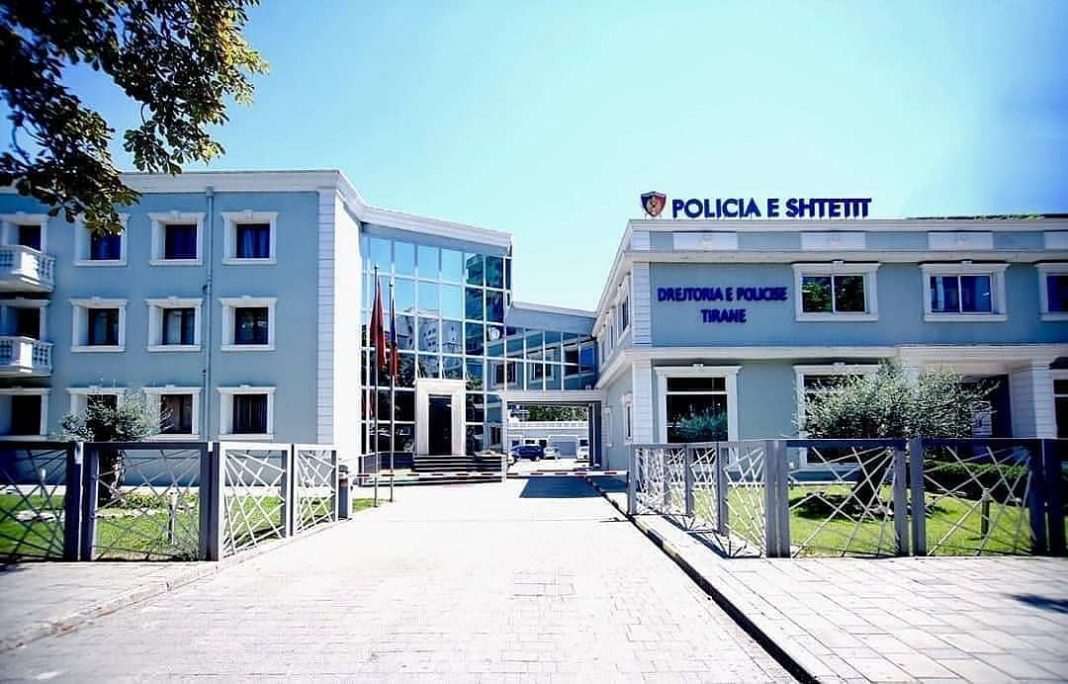 Dhunoi bashkëshorten dhe fëmijën e mitur, arrestohet 49-vjeçari në Tiranë
